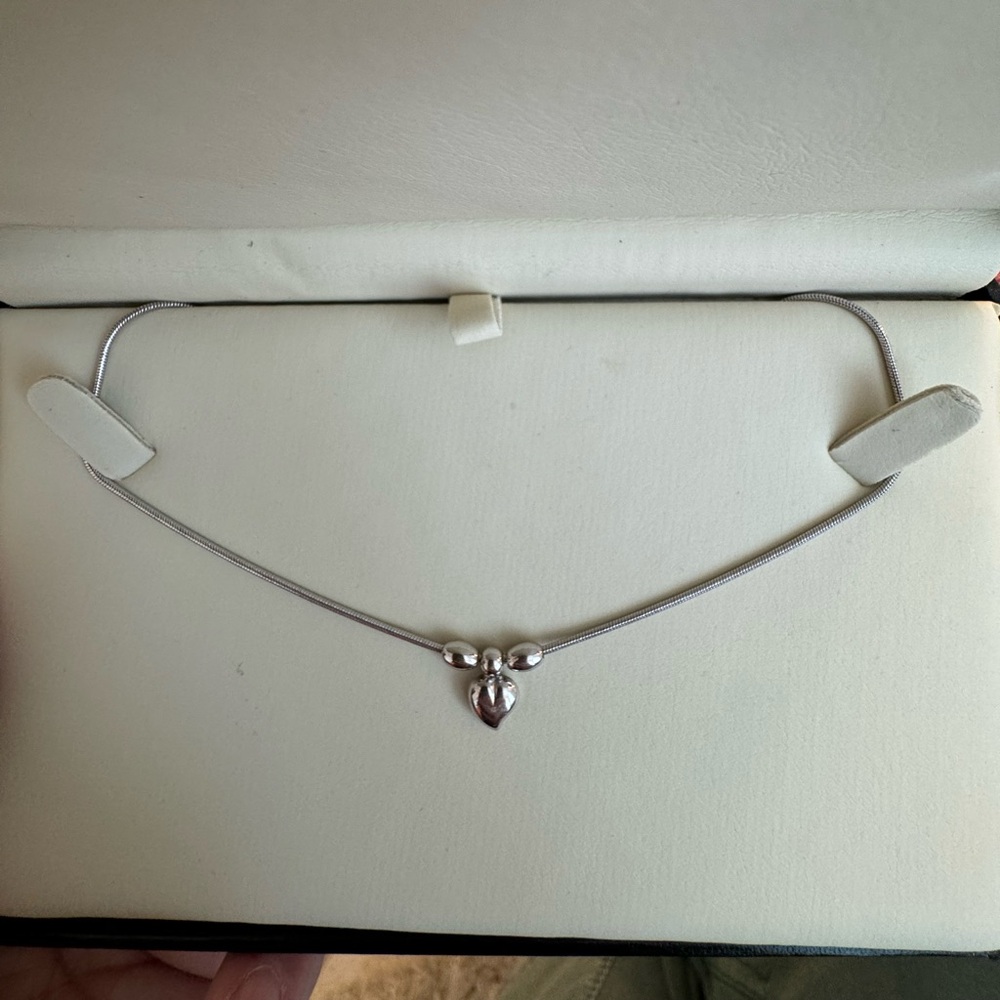 Elegant 14k white Gold Heart Necklace